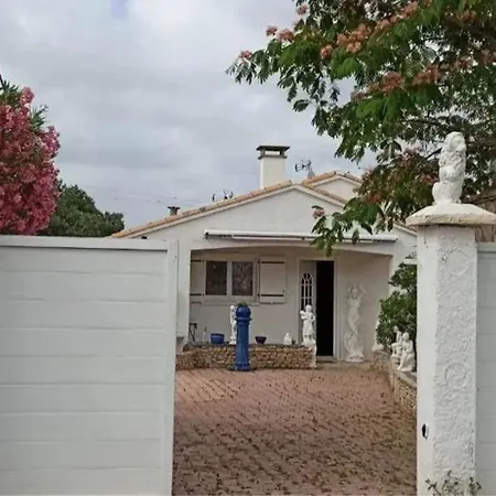Prázdninový dům Maison Charmante A Avec Grand Jardin Et Terrasse