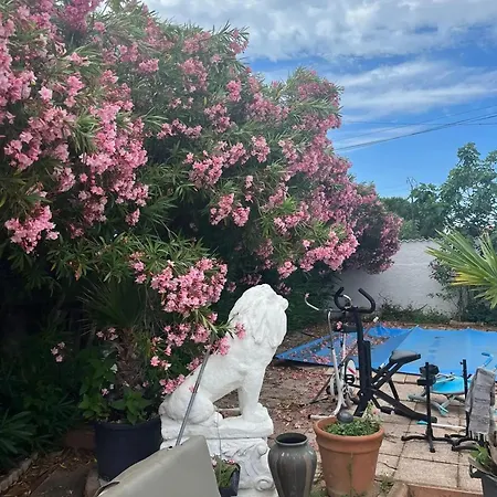 Prázdninový dům Maison Charmante A Avec Grand Jardin Et Terrasse