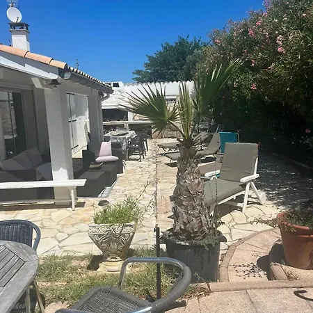 Prázdninový dům Maison Charmante A Avec Grand Jardin Et Terrasse *