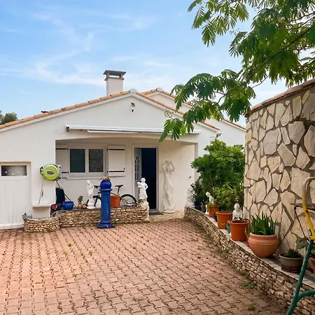 בית נופש Maison Charmante A Avec Grand Jardin Et Terrasse מרסיאן