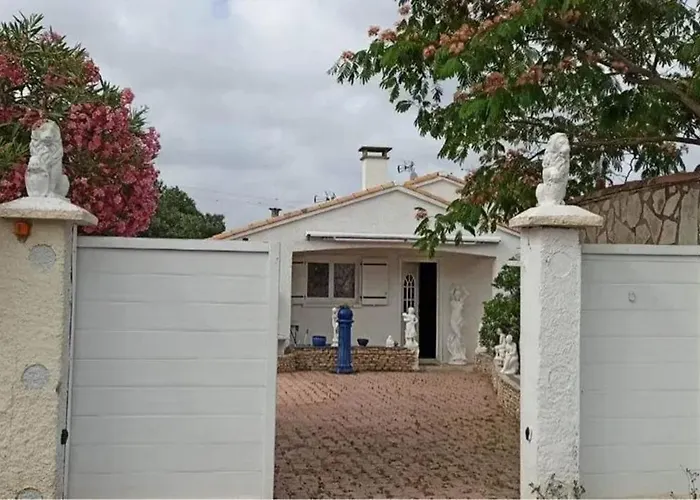 Casa de Férias Maison Charmante à Avec Grand Jardin Et Terrasse