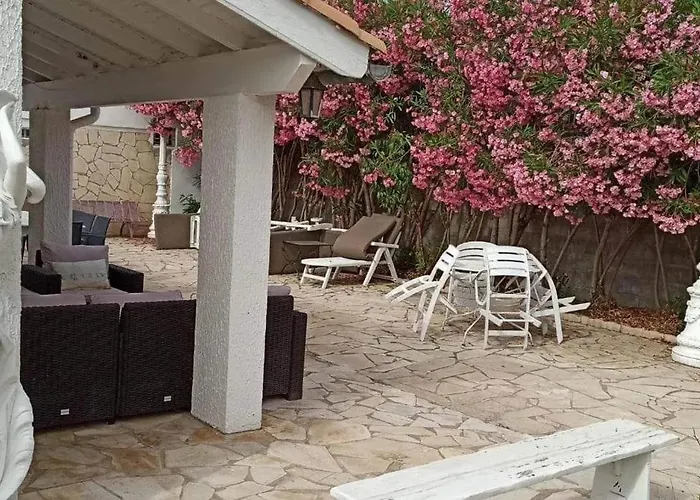 Maison Charmante à Avec Grand Jardin Et Terrasse * Marseillan (Herault)