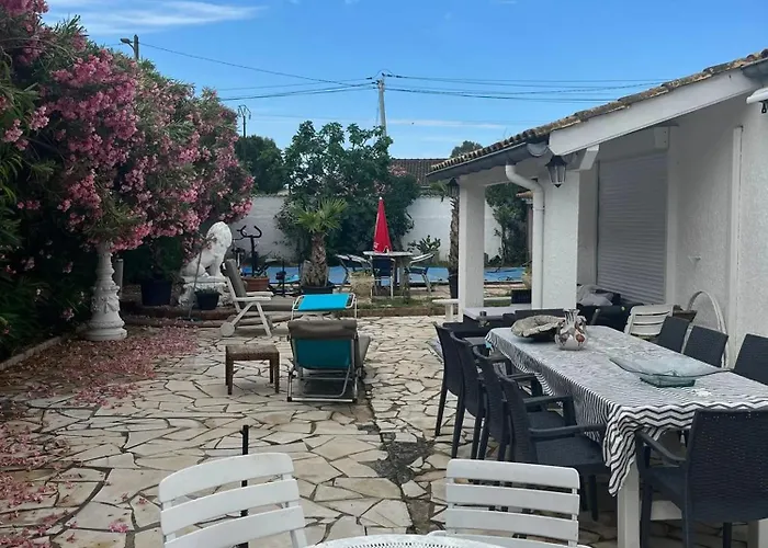 Maison Charmante à Avec Grand Jardin Et Terrasse * Marseillan (Herault)