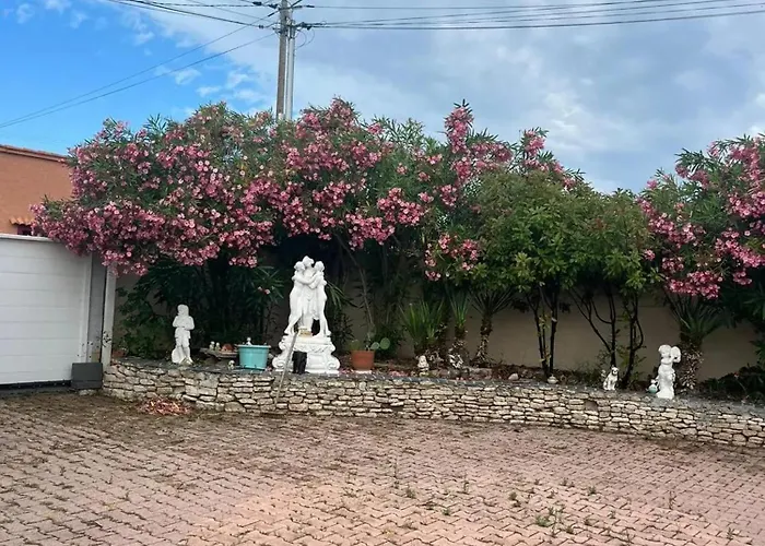 Casa de Férias Maison Charmante à Avec Grand Jardin Et Terrasse Marseillan (Herault)