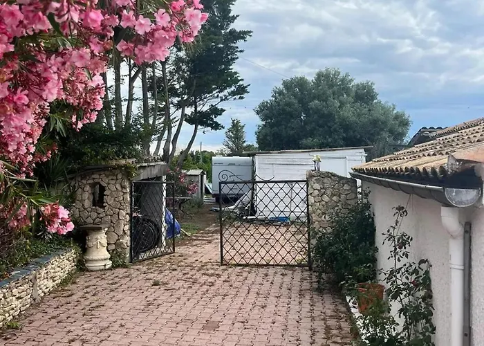 Maison Charmante à Avec Grand Jardin Et Terrasse * Marseillan (Herault)