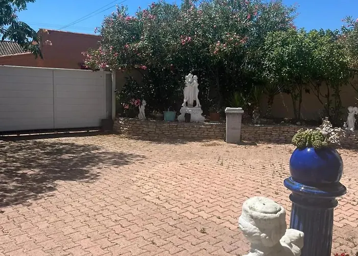 Casa de Férias Maison Charmante à Avec Grand Jardin Et Terrasse *